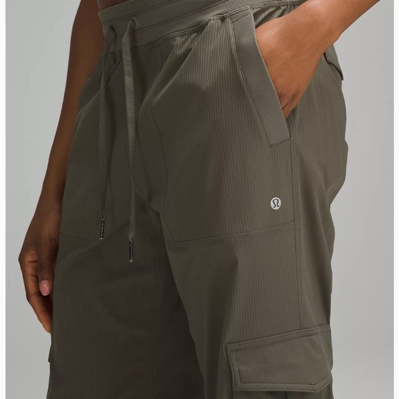 NWT Lululemon Dance Studio Relaxed-Fit Mid-Rise Cargo Pant - Picture 6 of 9